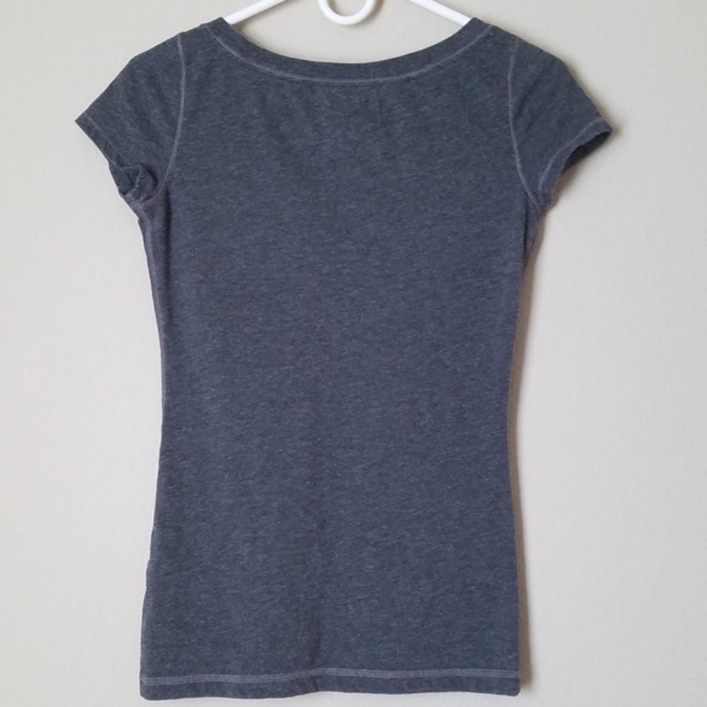 Hollister- Gray V Neck Short Sleeve Tee (Small) - Picture 7 of 8